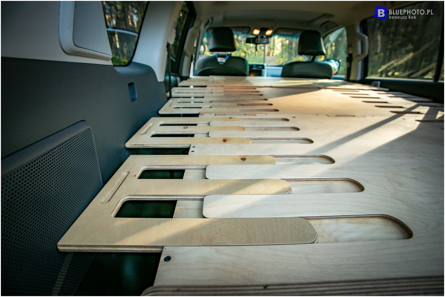 Zabudowa od Escape Vans dla LC150