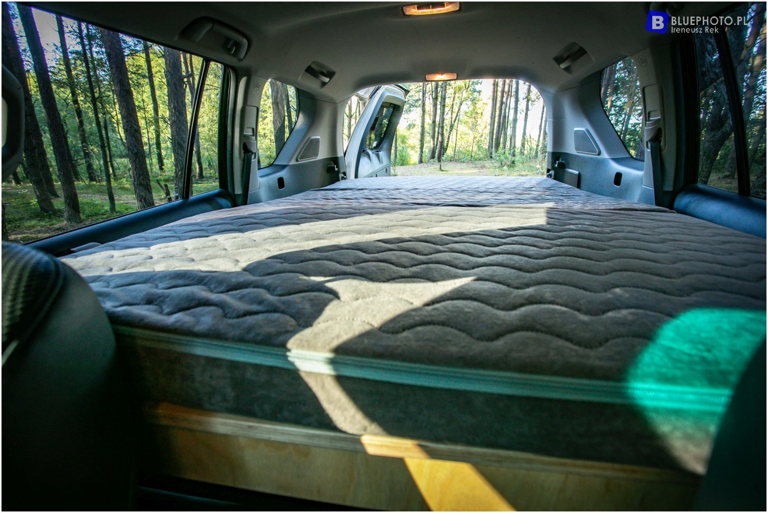 Zabudowa od Escape Vans dla LC150