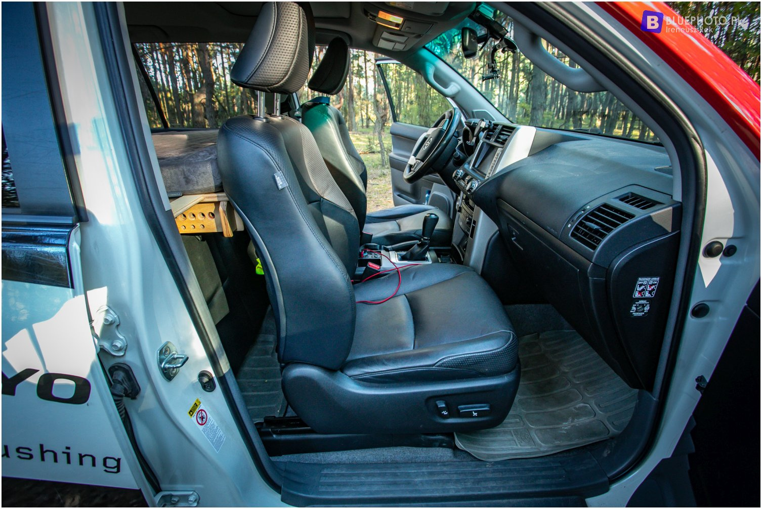 Zabudowa od Escape Vans dla LC150