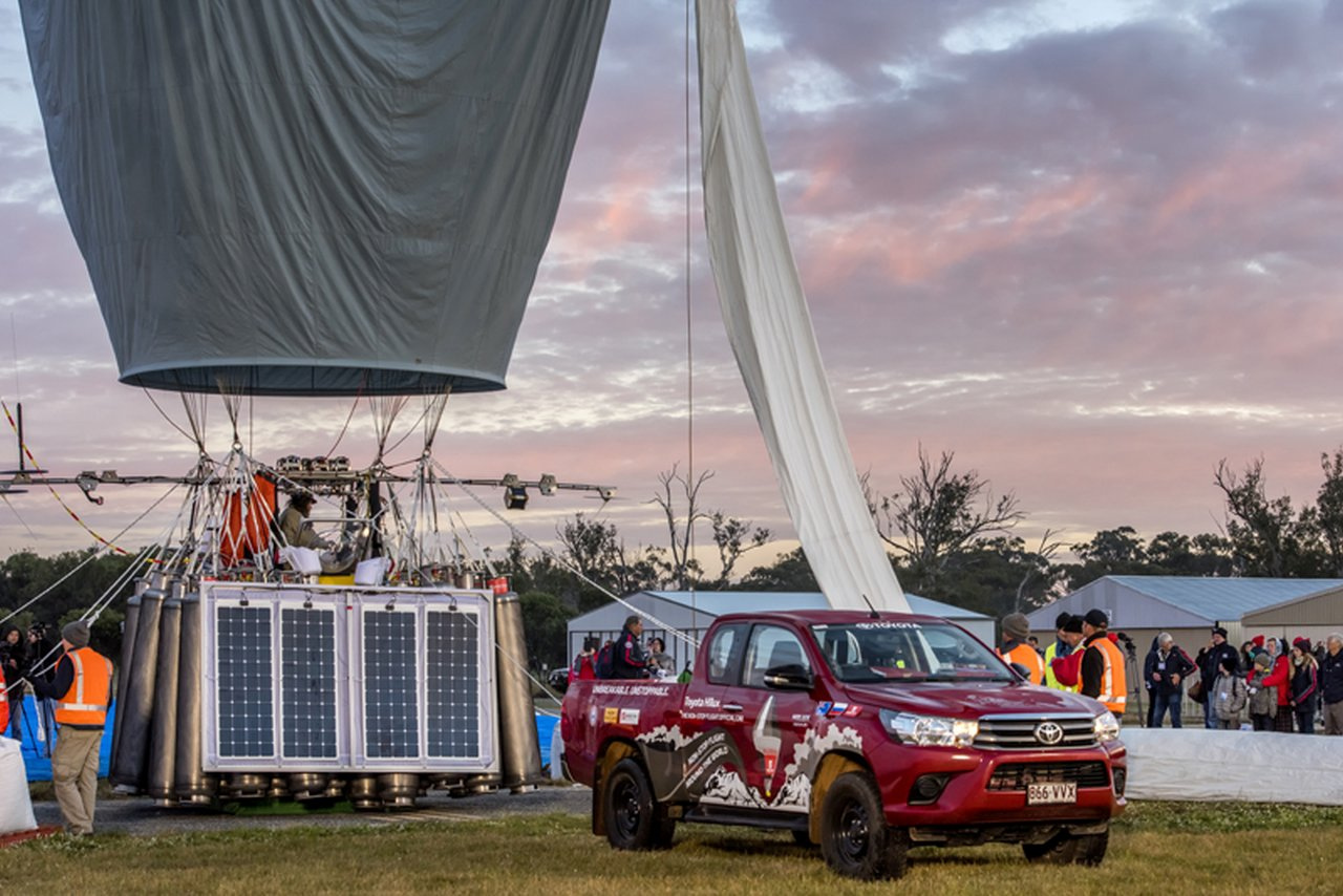 Hilux w pogoni za balonem