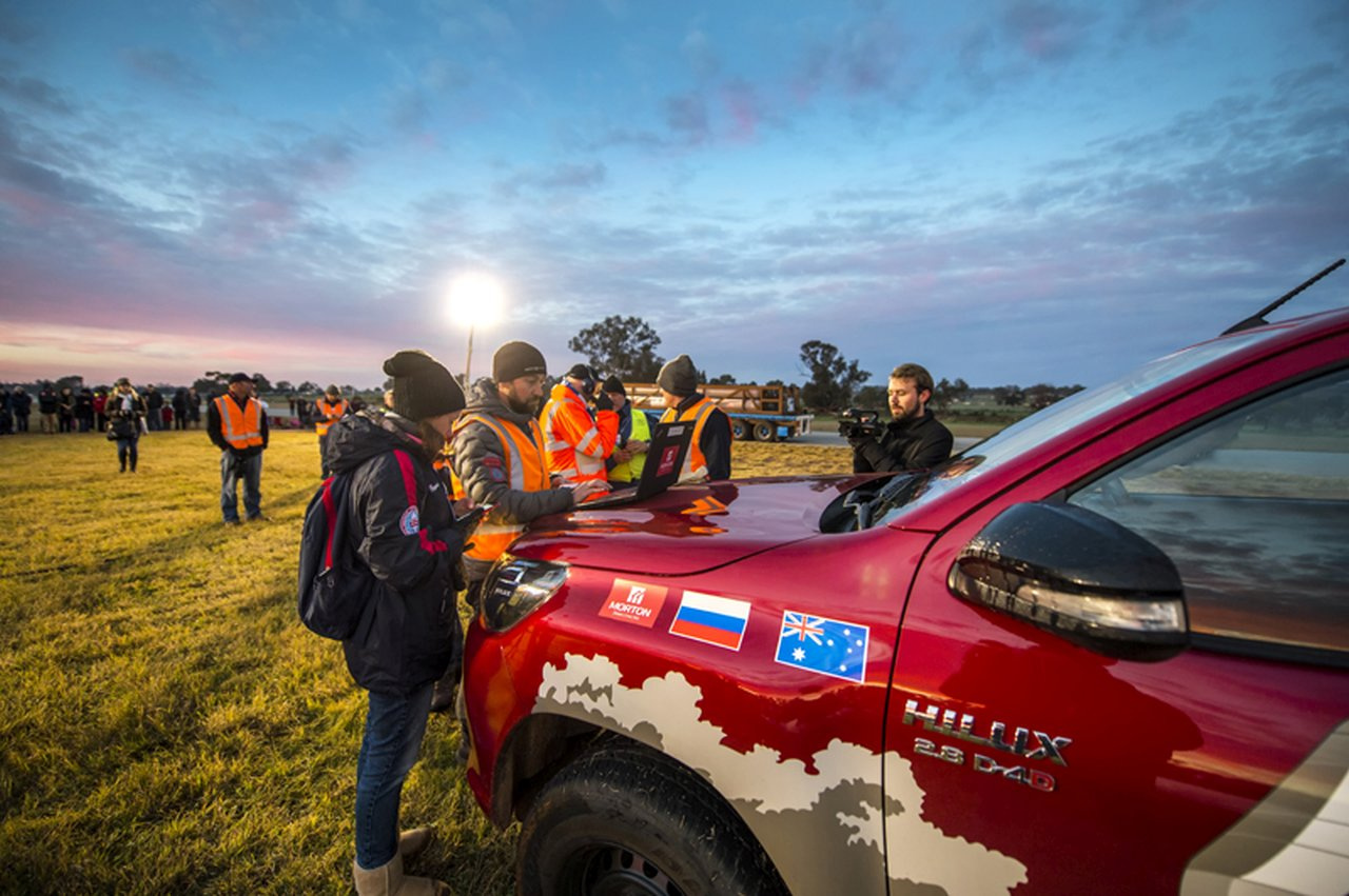 Hilux w pogoni za balonem