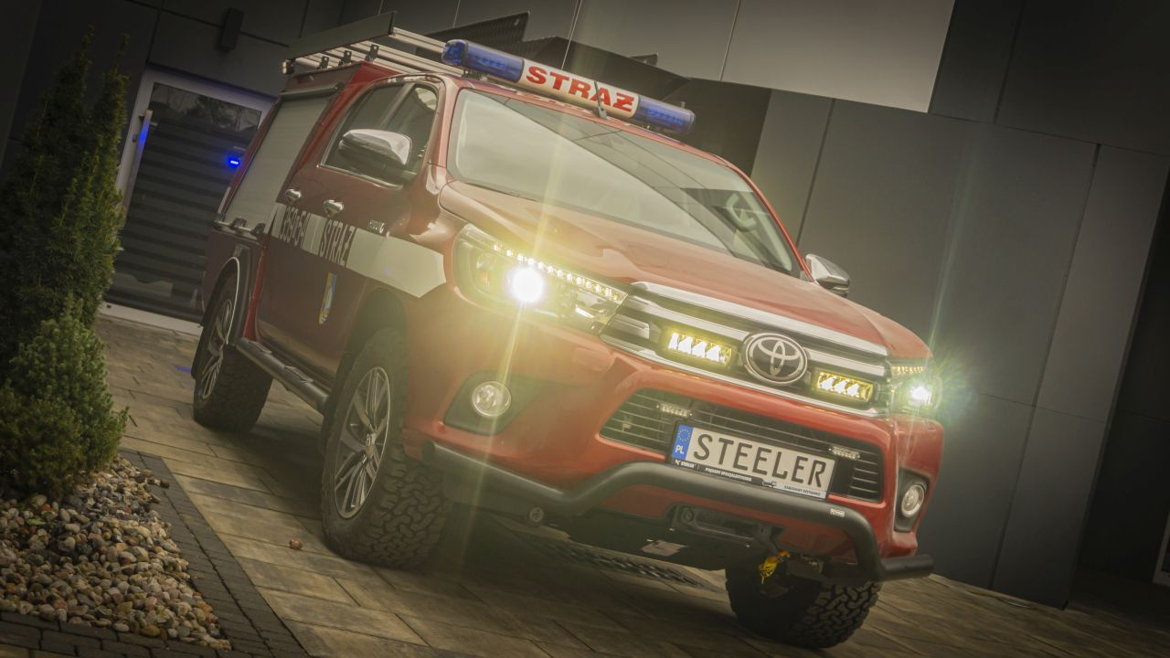 Toyota Hilux z zabudową dla straży pożarnej