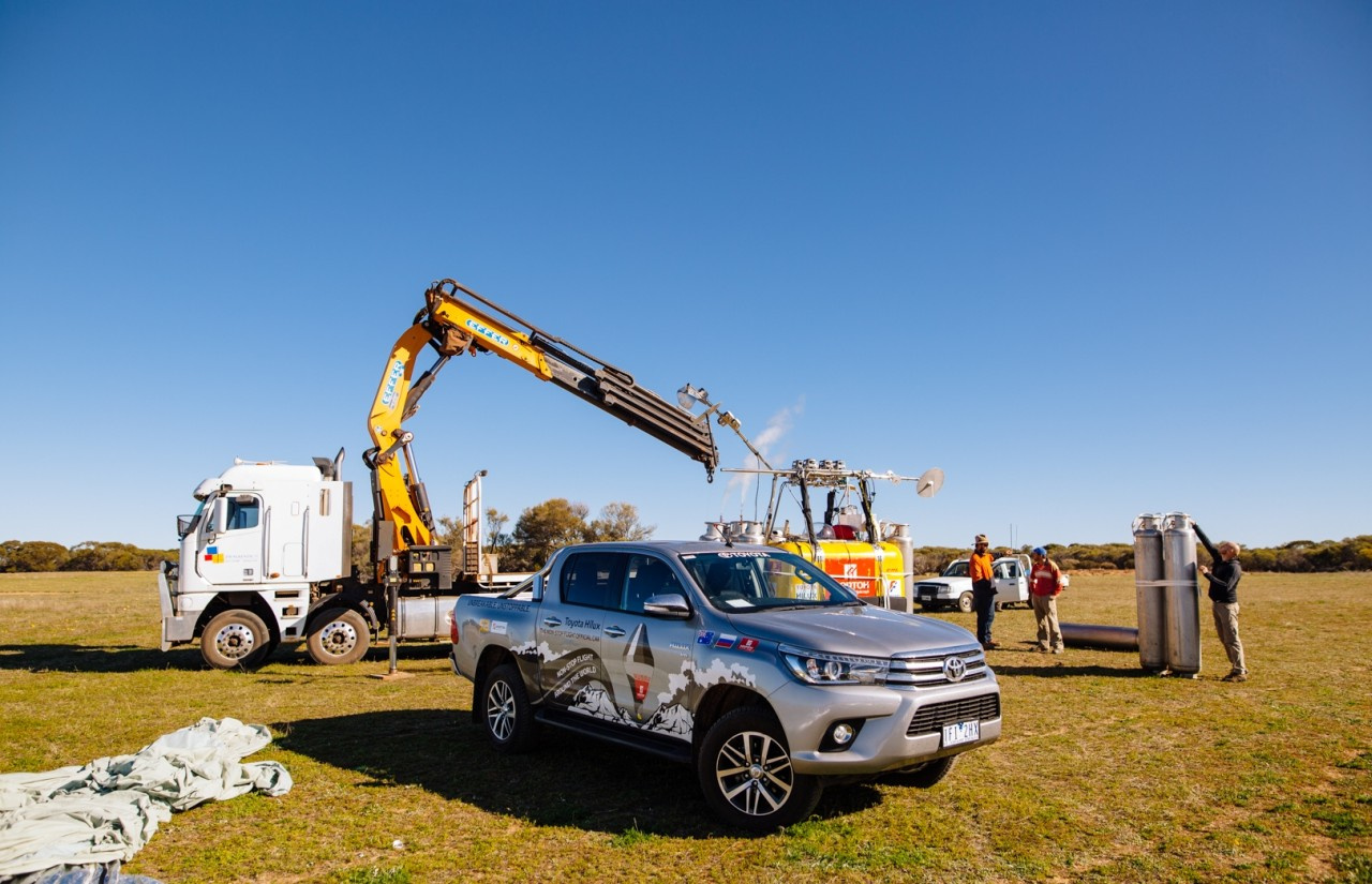 Hilux w pogoni za balonem cd
