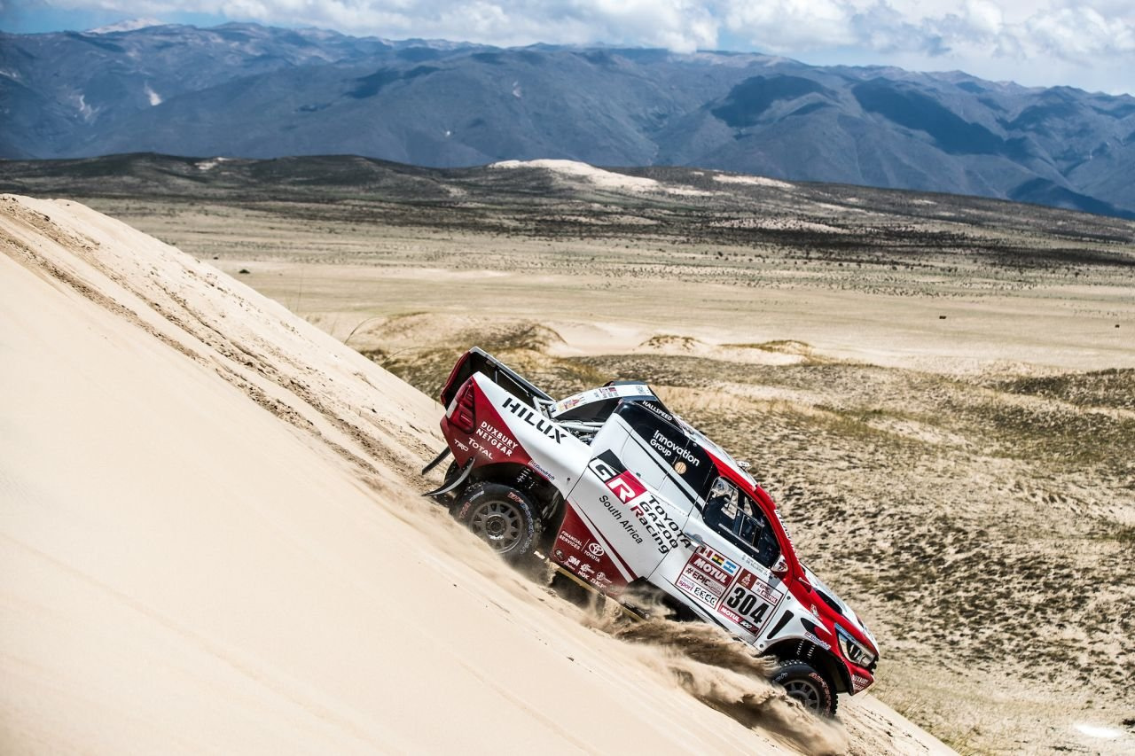 Dakarowe Hiluxy Overdrive Racing