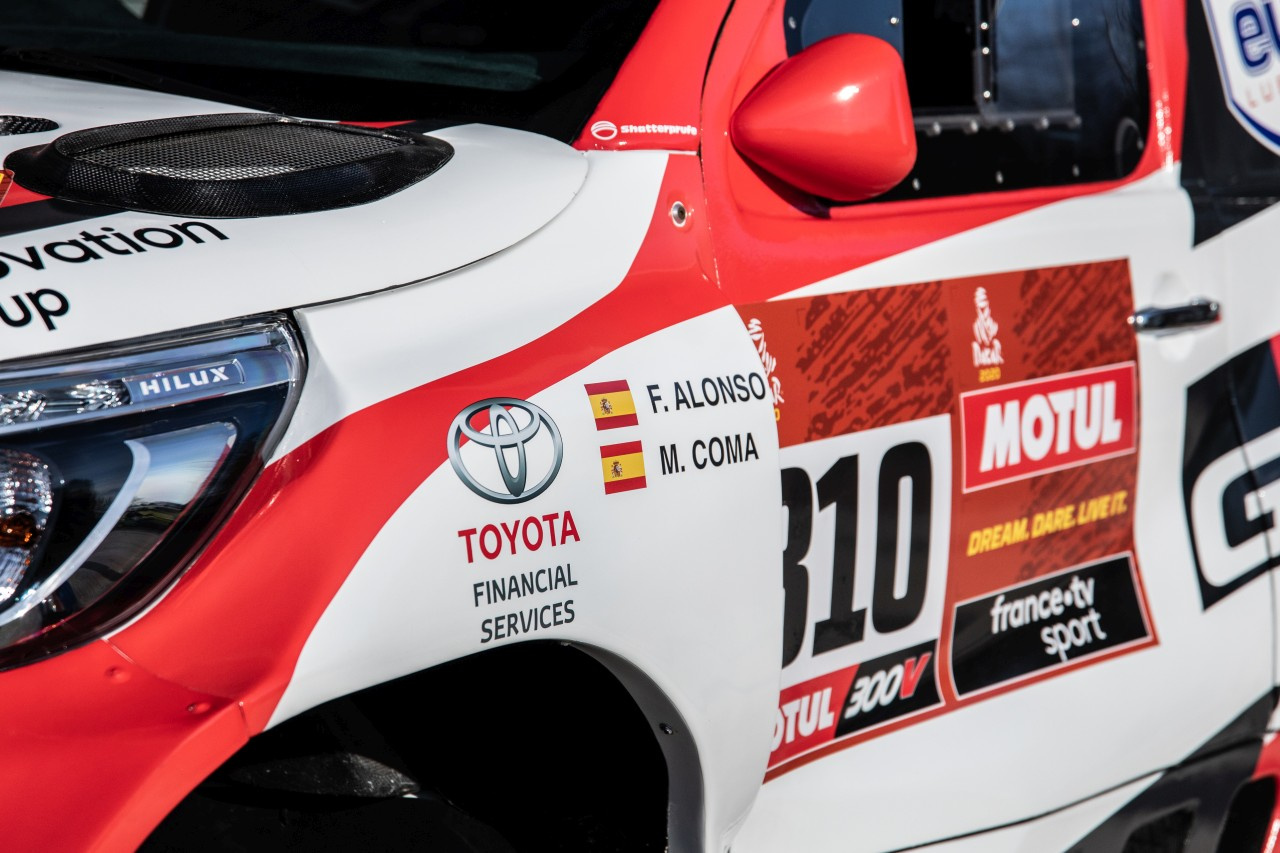 Toyota Hilux z Rajdu Dakar w muzeum Fernando Alonso