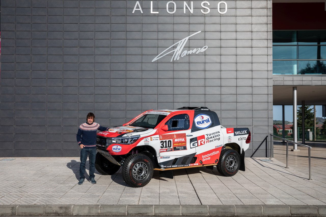 Toyota Hilux z Rajdu Dakar w muzeum Fernando Alonso