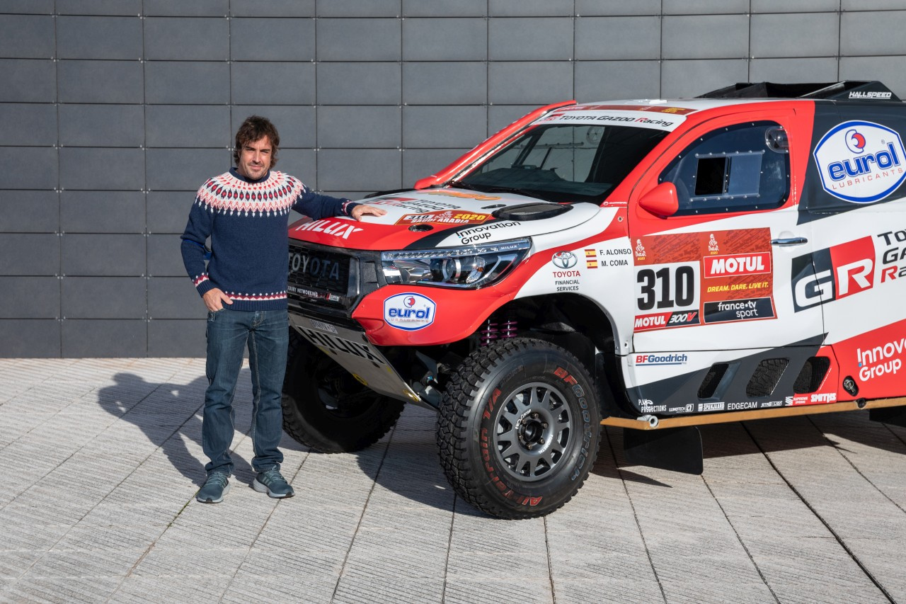 Toyota Hilux z Rajdu Dakar w muzeum Fernando Alonso