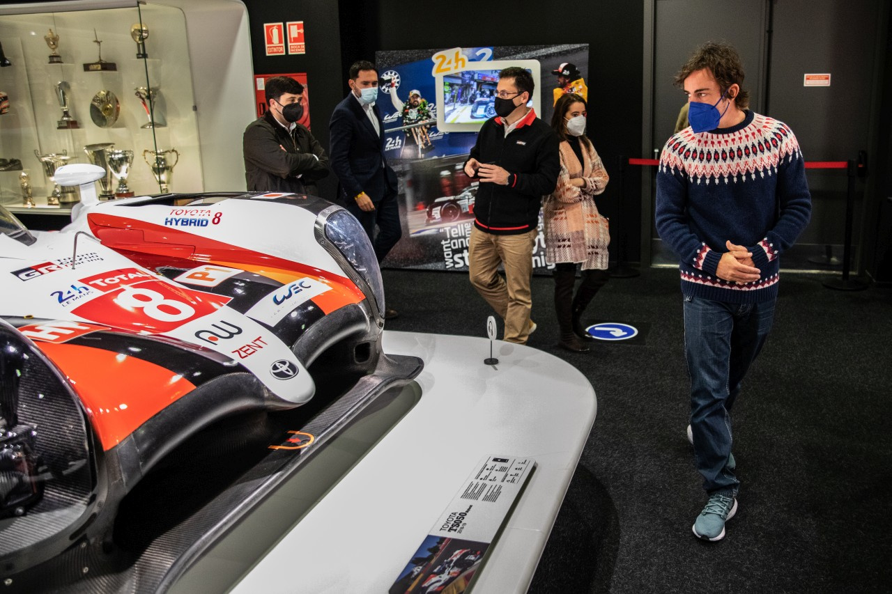 Toyota Hilux z Rajdu Dakar w muzeum Fernando Alonso