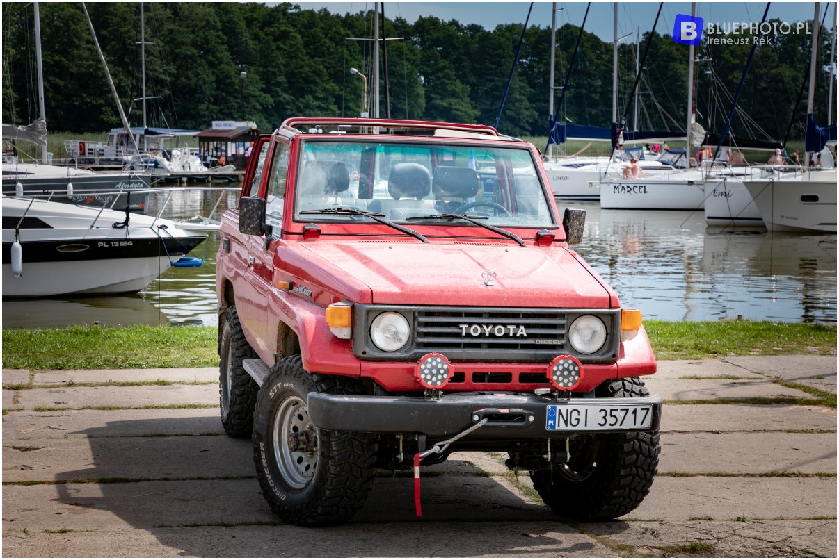 Toyota Land Cruiser HZJ73 intro 2