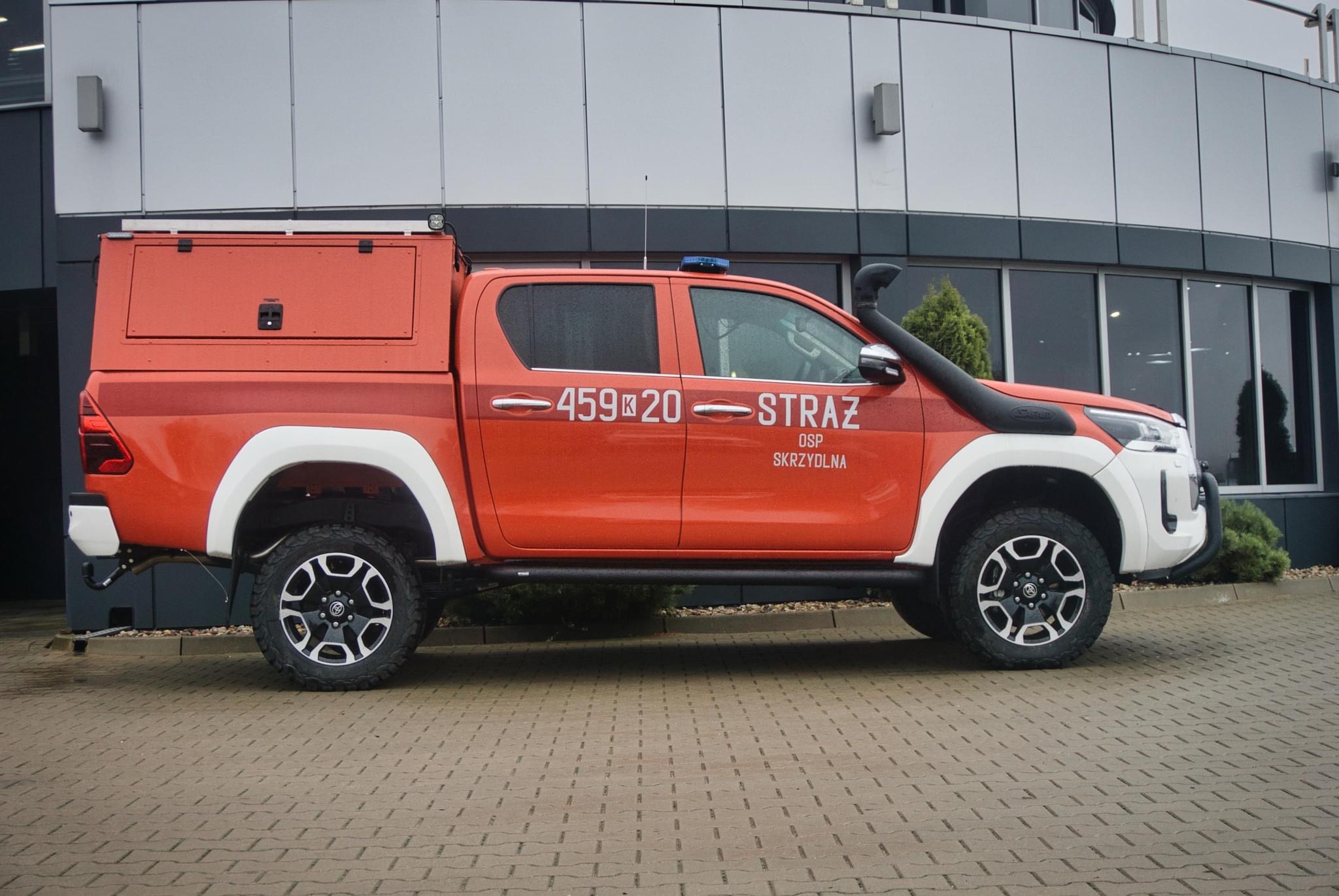 LandCruiser PL HIlux strażacki STEELER 02