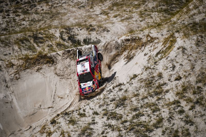 Nasser al Attiyah w Toyocie w czasie Rajdu Dakar 2018