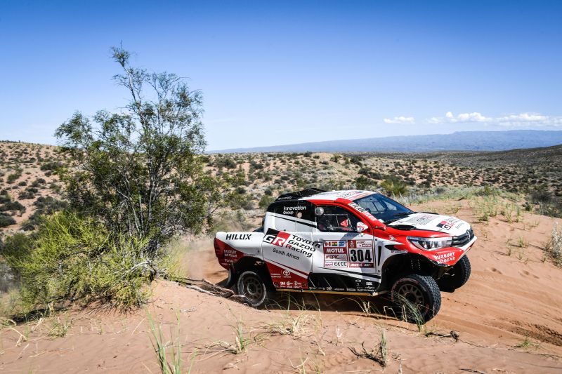 Giles de Villiers w Toyocie Hilux Rajd Dakar 2018 