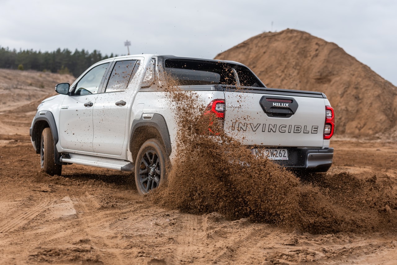 1LandCruiser PL Hilux offroad