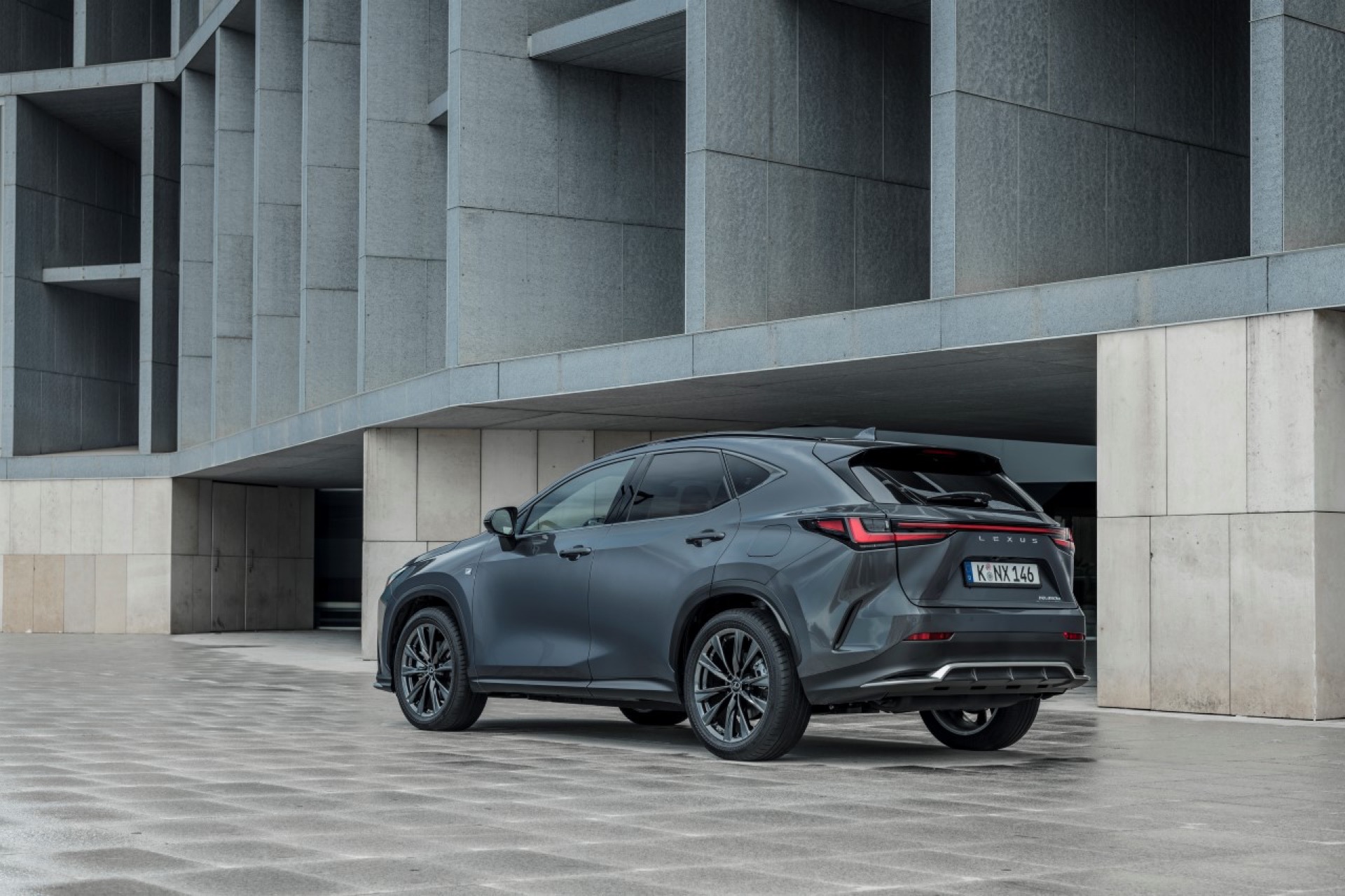 LandCruiser PL Lexus NX 01