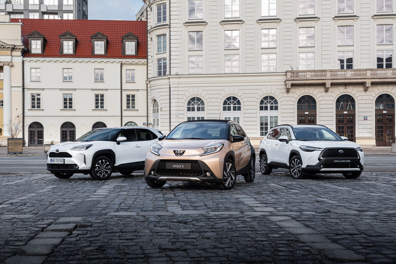 Landcruiser PL Aygo X Yaris Cross C HR 02