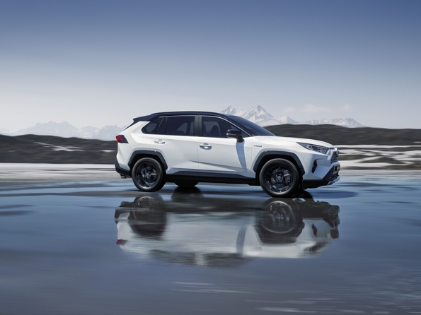 2019 rav4 hybrid 01 fit 595x446