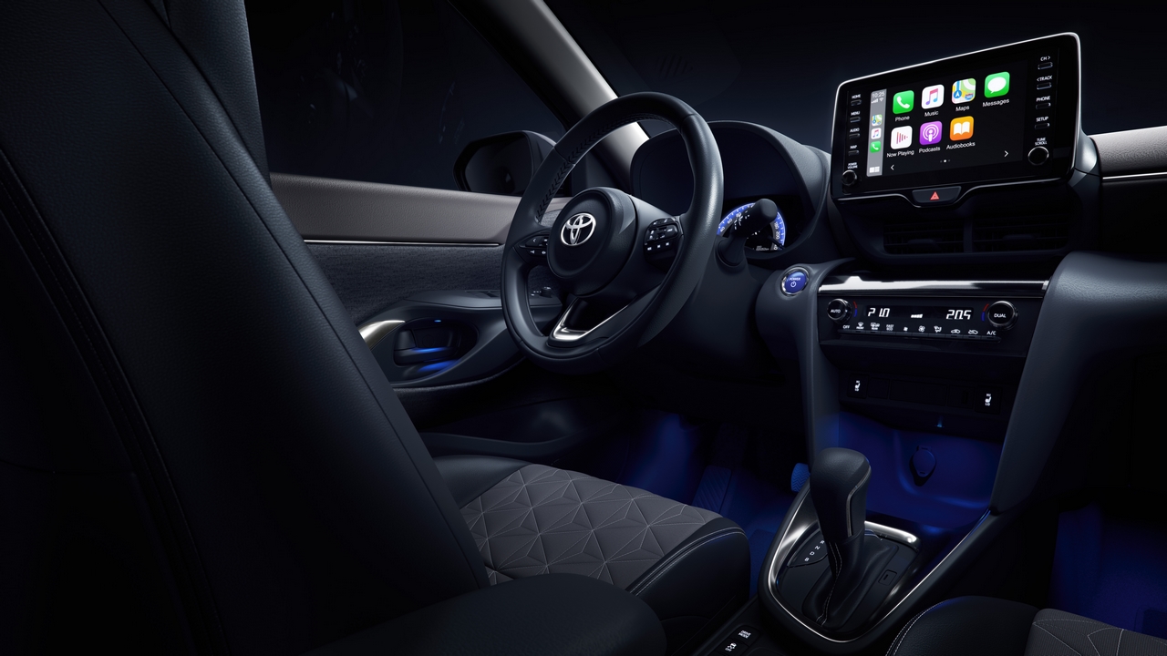 TOYOTA NEW YARIS CROSS INTERIOR 1