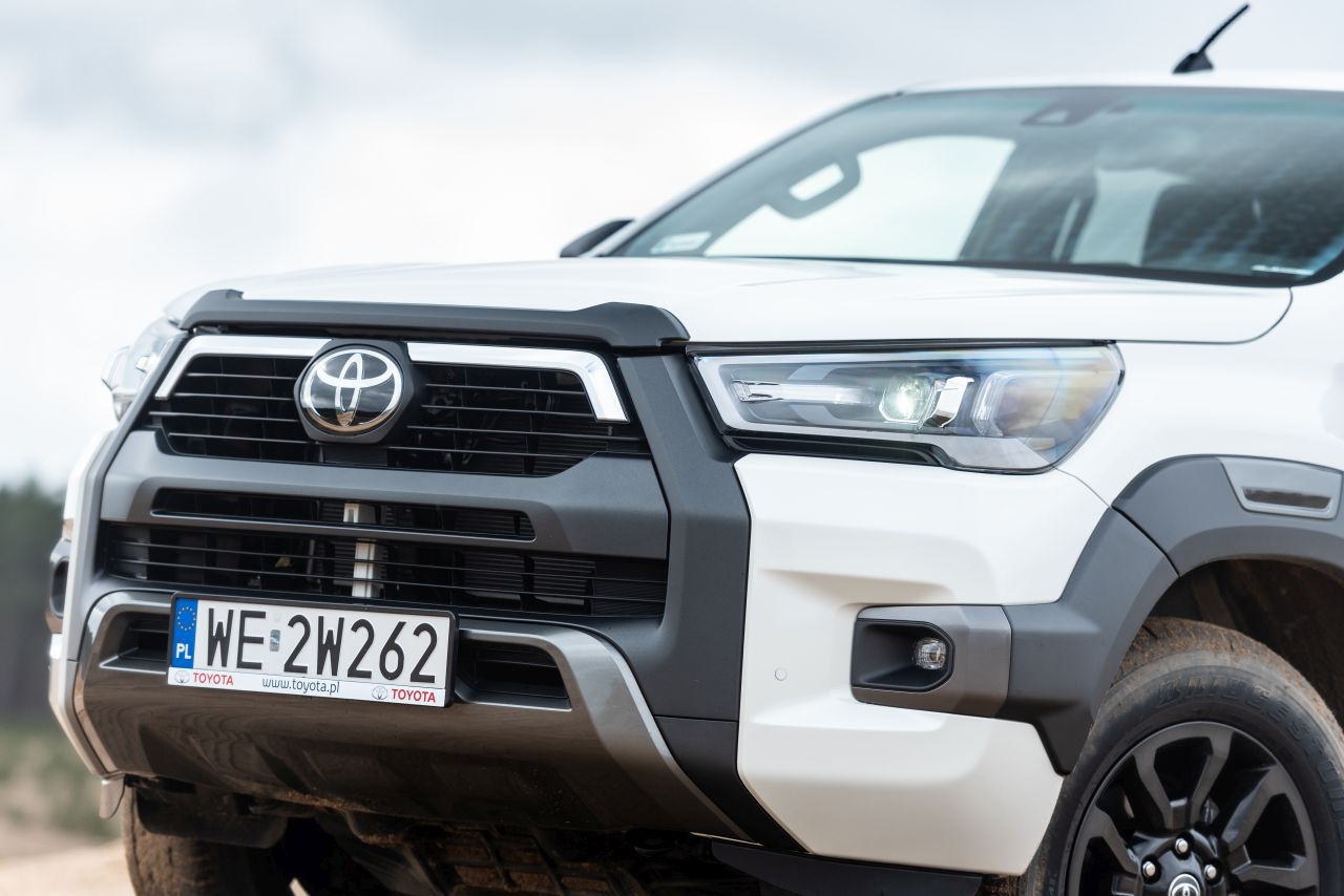 toyota hilux 2021 offroad 06