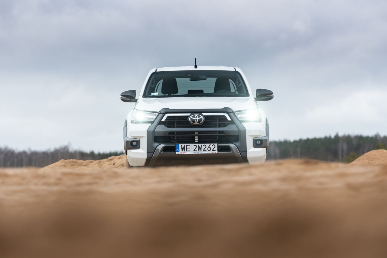 toyota hilux 2021 offroad 08