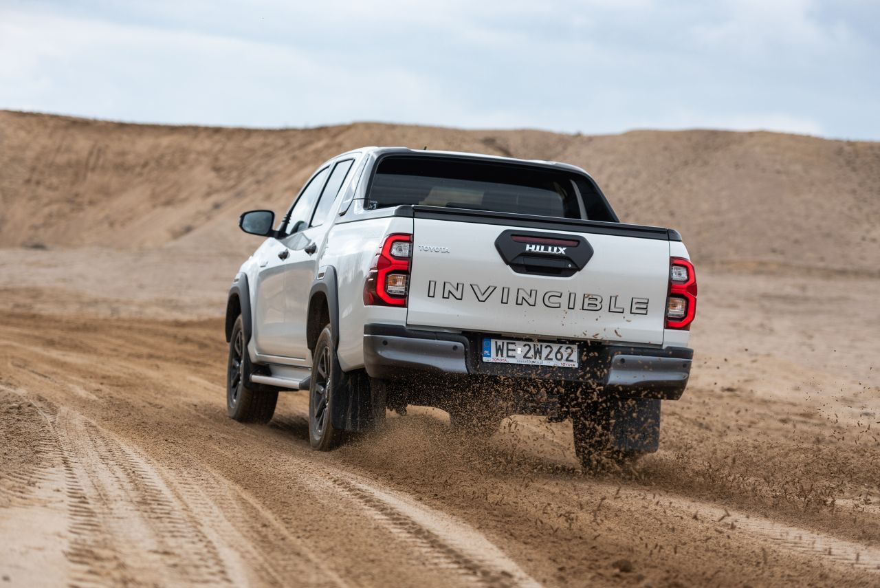 toyota hilux 2021 offroad 38