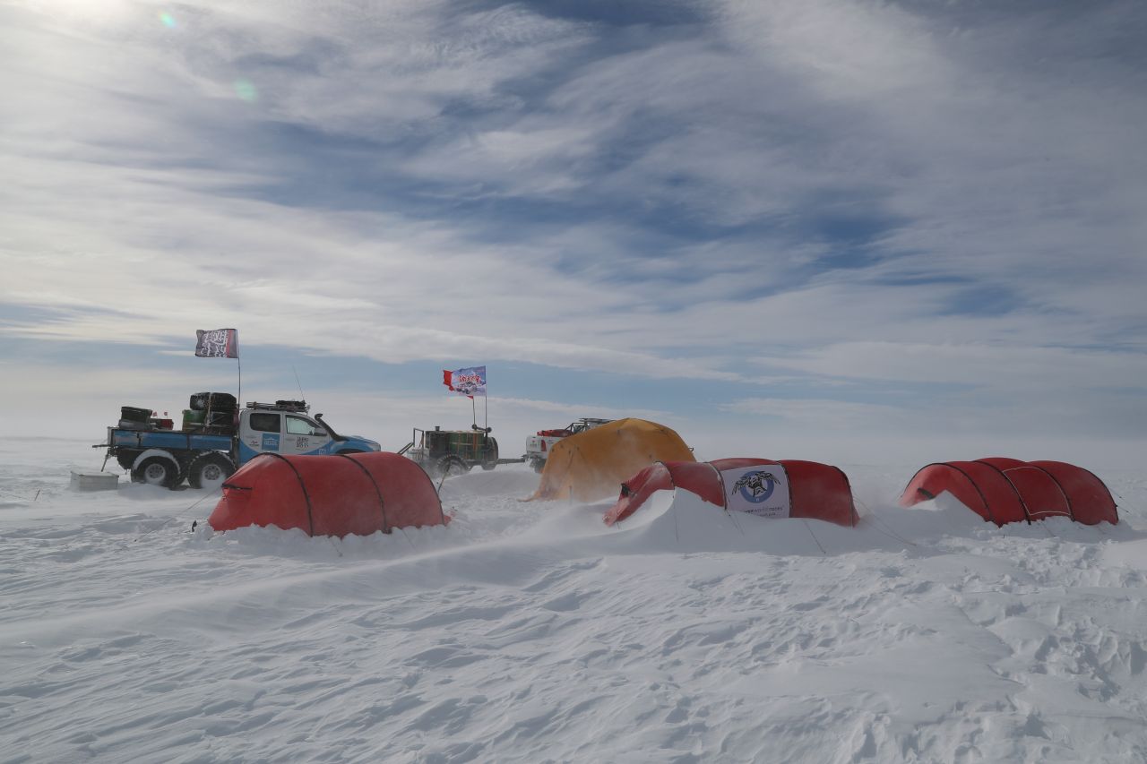 arctic trucks antarctica poi camp
