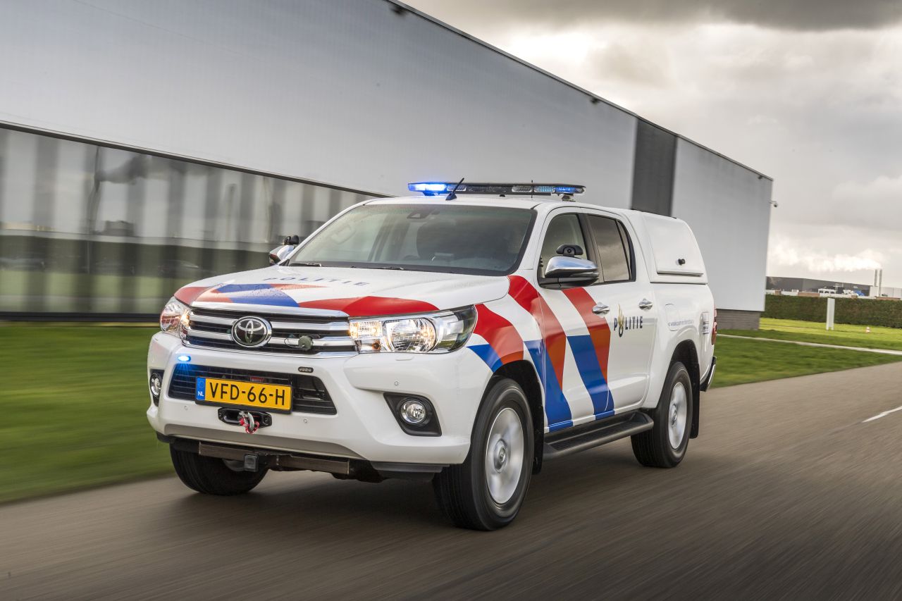 06 toyota terreinwagens voor nationale politie