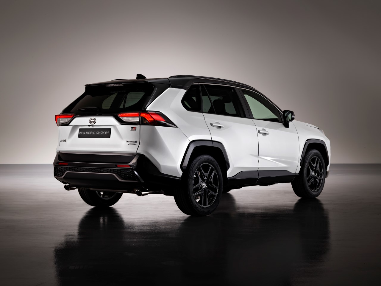 2022 RAV4 HYBRID GRS EXT 002