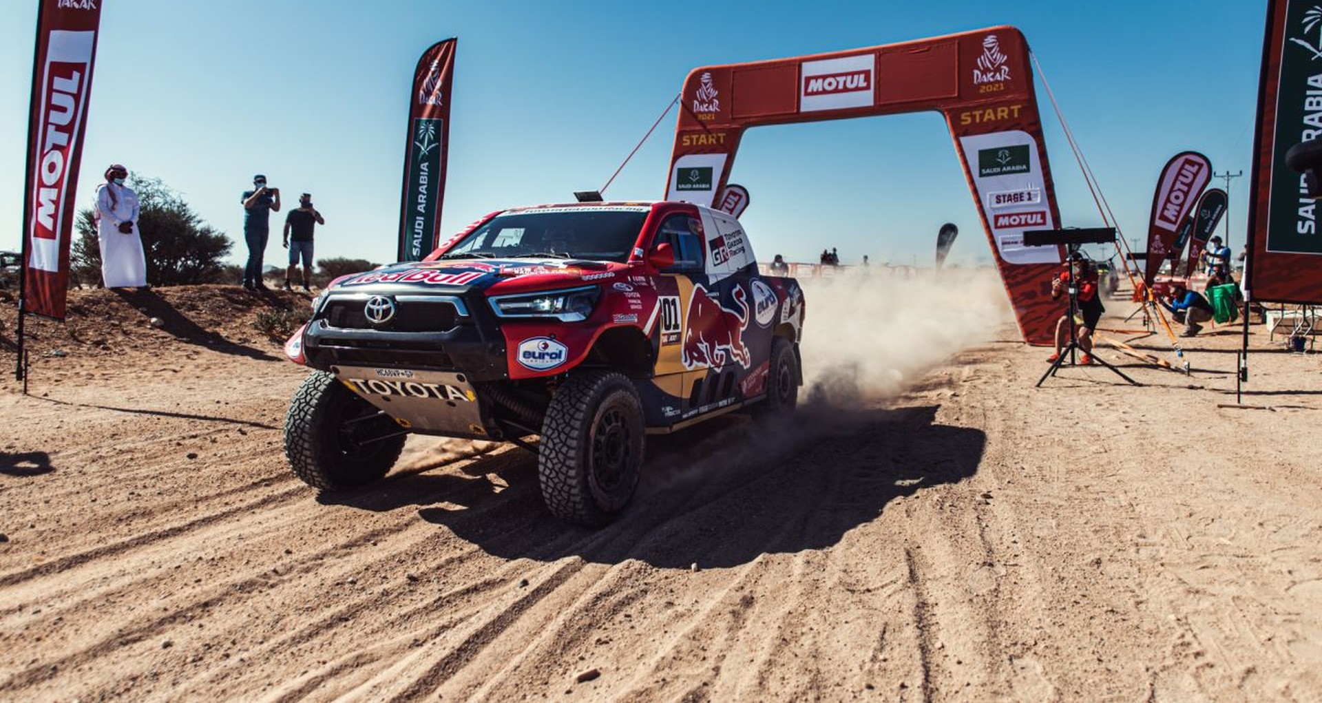 Toyoty w Rajdzie Dakar 2021. Hilux i Land Cruiser w pustynnym maratonie