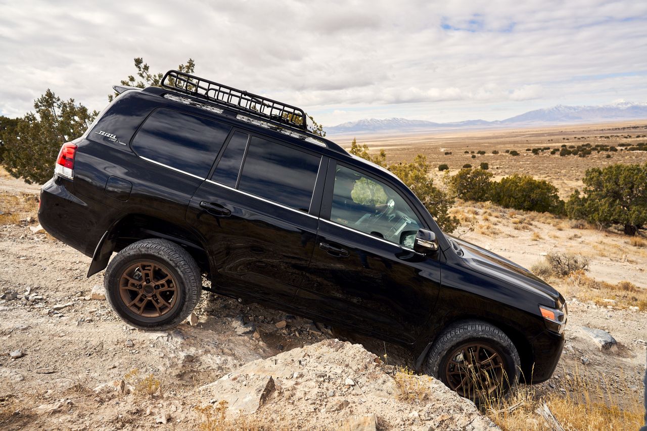 2020 toyota land cruiser 001