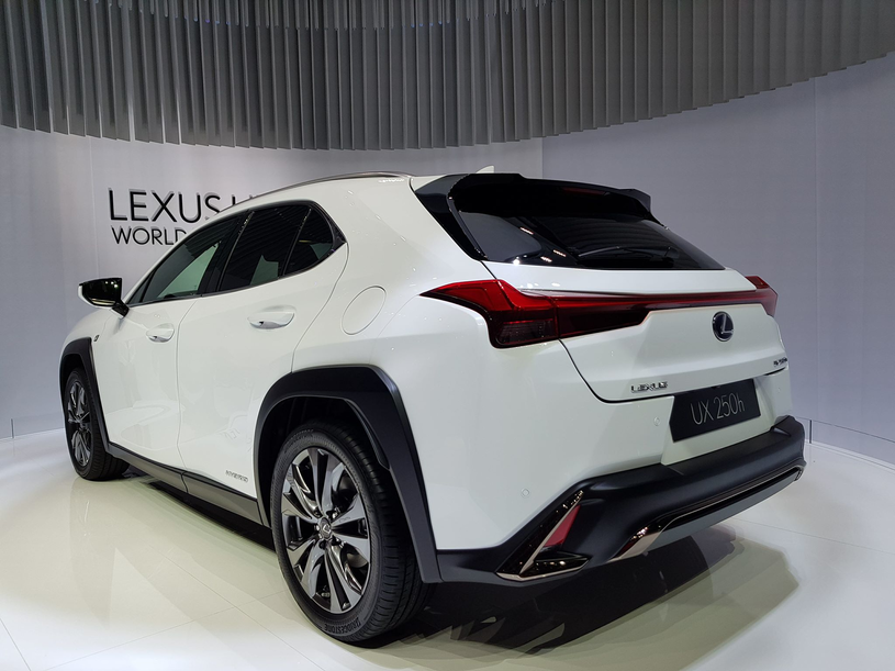 lexus UX 3