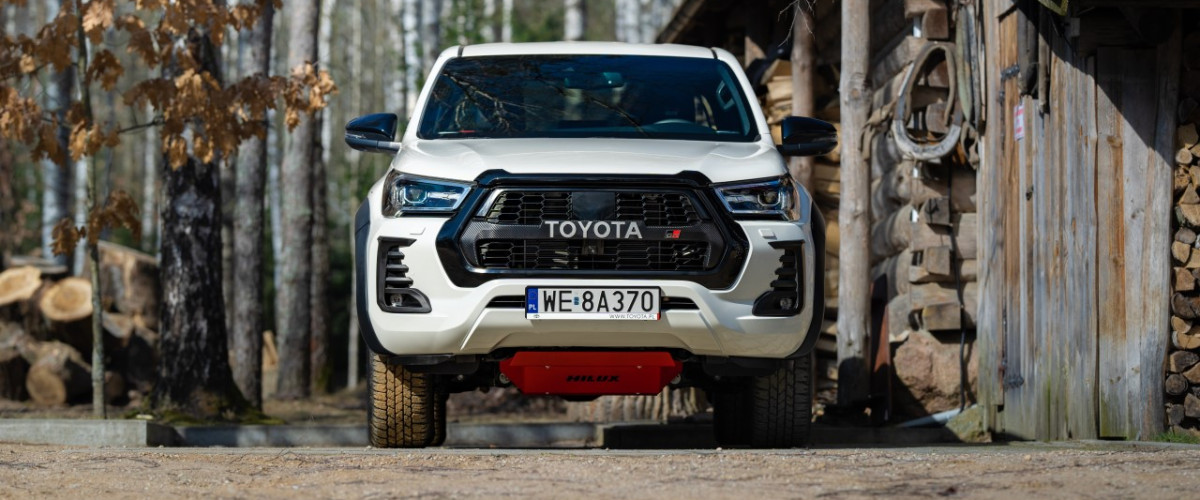 Toyota Hilux GR SPORT, czyli rajdowe dziedzictwo spotyka nowoczesny luksus