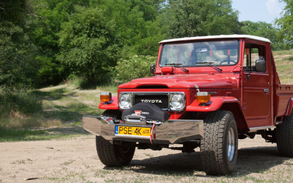 Land Cruiser FJ45 - ideał ze Szwajcarii