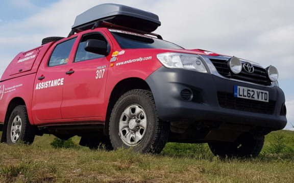 Toyota Hilux Vigo na rajdzie Pekin-Paryż czyli... klasyk klasykowi pomaga