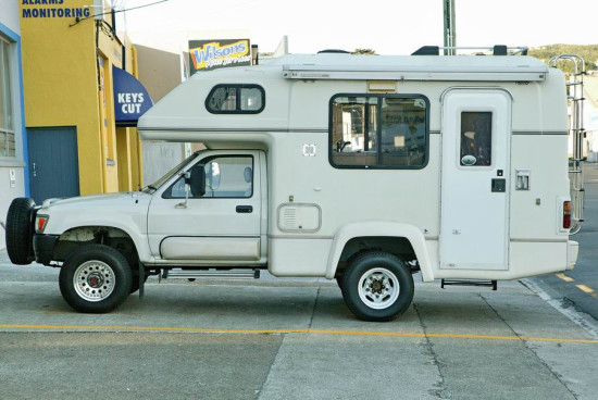 92_hilux_4x4_camper_14