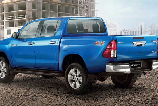 Toyota-hilux-Revo-facelift-double-cab-rear-three-quarters