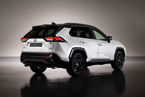 2022_RAV4_HYBRID_GRS_EXT_002