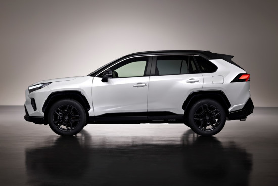 2022_RAV4_HYBRID_GRS_EXT_006