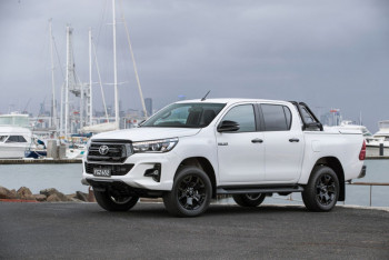 2018_toyota_hilux_rogue_40887_hr