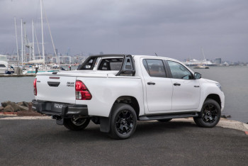2018_toyota_hilux_rogue_40888_hr