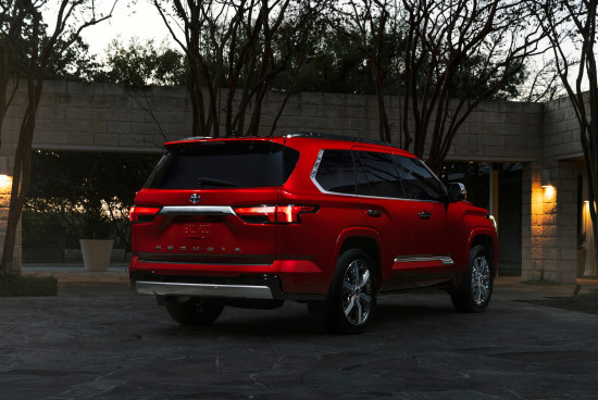 2023_Toyota_Sequoia_006