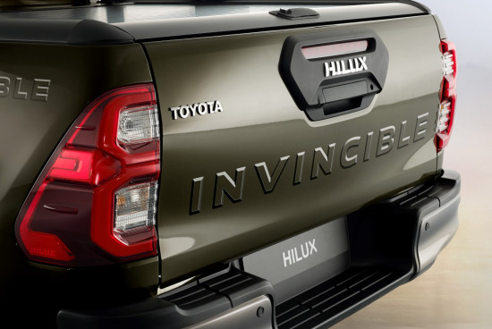 HILUX_detail_rear_side_19