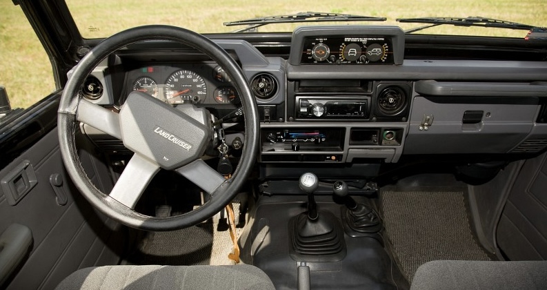 Toyota Land Cruiser J7 Prado Dashboard2