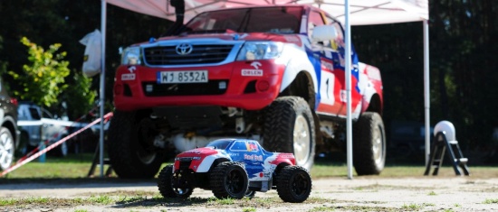 Toyota wspiera „mały Dakar” – rajdy samochodów terenowych RC